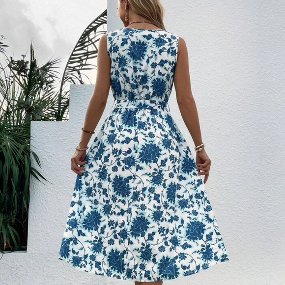 Sleeveless Floral Belted Dress - Picture 3 of 5